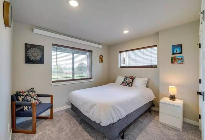 Modern Blaine Vacation Rental, 33 Mi To Vancouver!