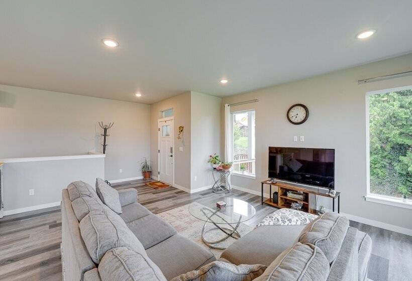 Modern Blaine Vacation Rental, 33 Mi To Vancouver!