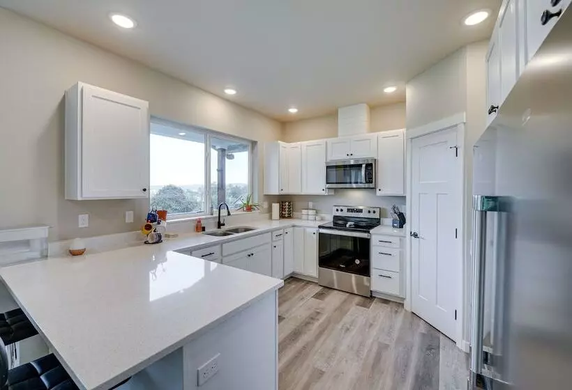 Modern Blaine Vacation Rental, 33 Mi To Vancouver!