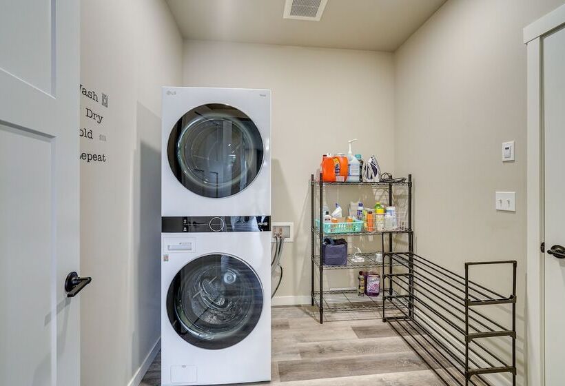 Modern Blaine Vacation Rental, 33 Mi To Vancouver!