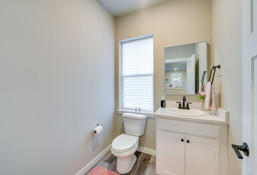 Modern Blaine Vacation Rental, 33 Mi To Vancouver!