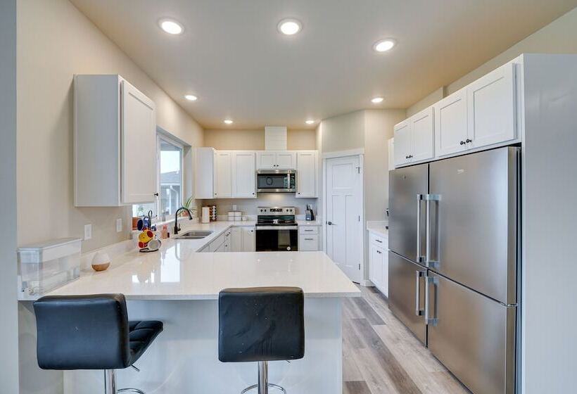 Modern Blaine Vacation Rental, 33 Mi To Vancouver!