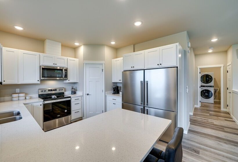 Modern Blaine Vacation Rental, 33 Mi To Vancouver!