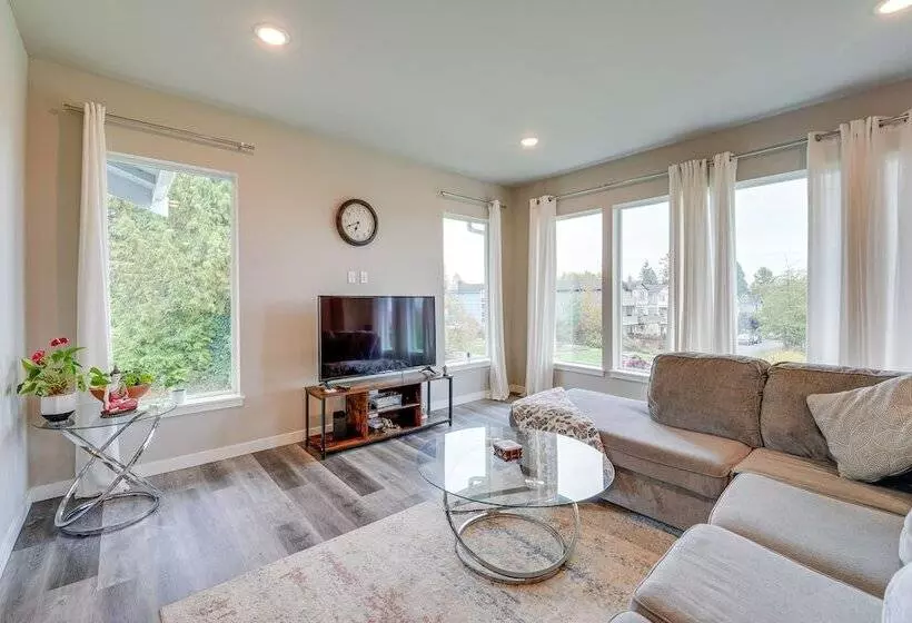Modern Blaine Vacation Rental, 33 Mi To Vancouver!