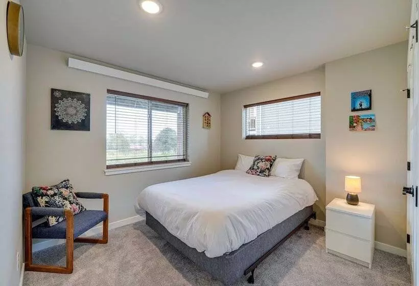 Modern Blaine Vacation Rental, 33 Mi To Vancouver!