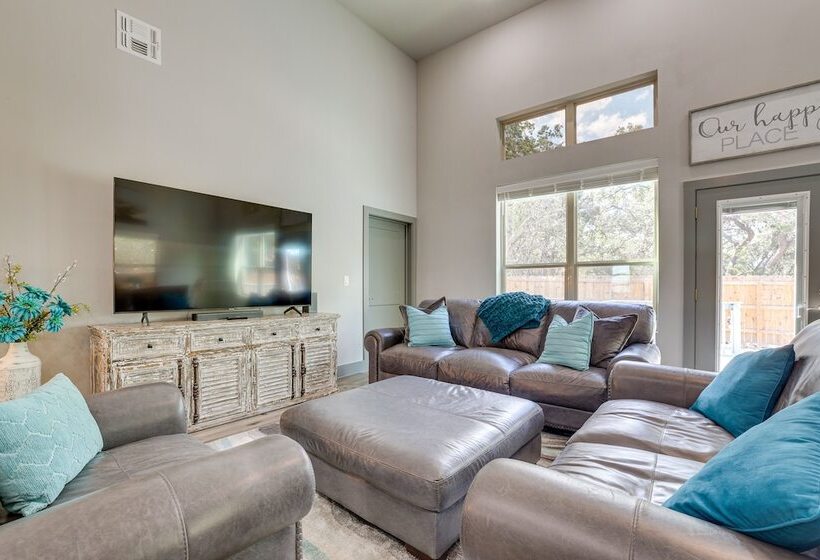 Modern Canyon Lake Vacation Home W/ Furnished Deck