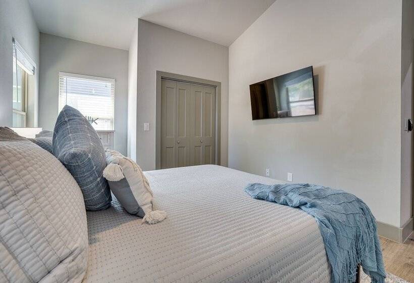 Modern Canyon Lake Vacation Home W/ Furnished Deck