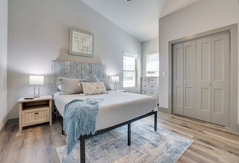 Modern Canyon Lake Vacation Home W/ Furnished Deck