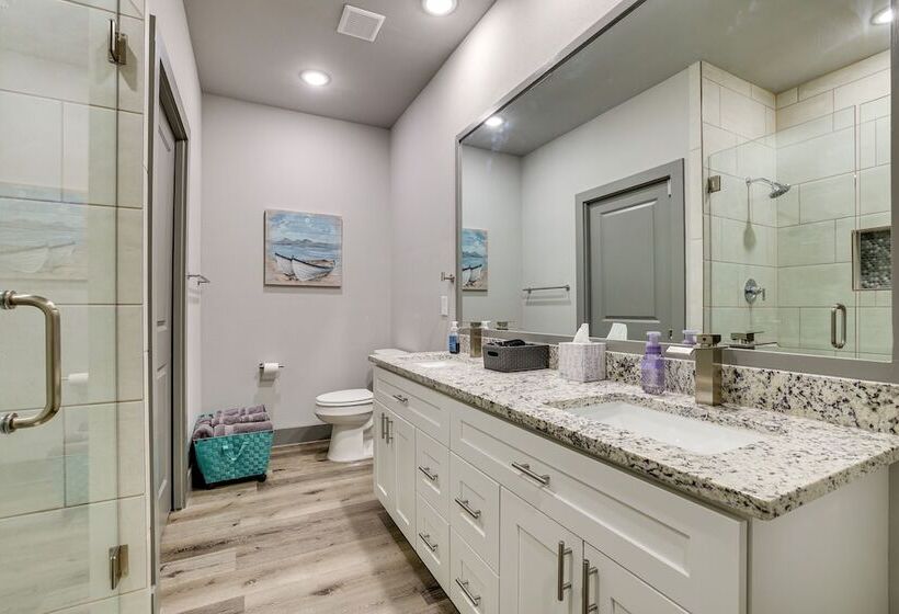 Modern Canyon Lake Vacation Home W/ Furnished Deck