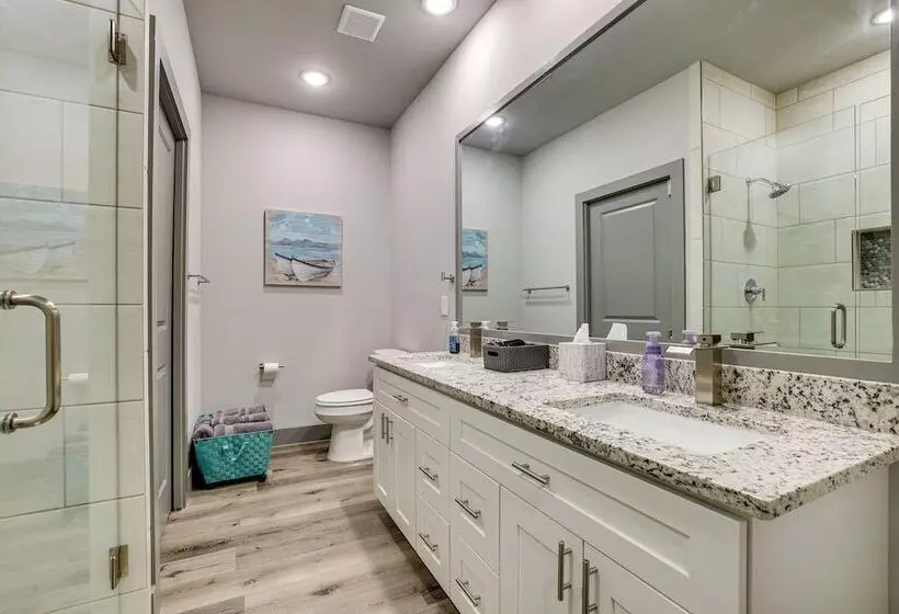 Modern Canyon Lake Vacation Home W/ Furnished Deck