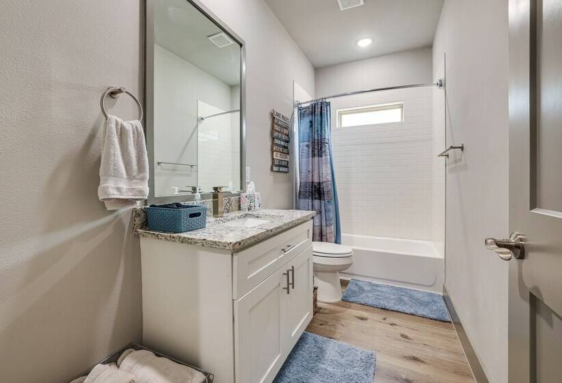 Modern Canyon Lake Vacation Home W/ Furnished Deck