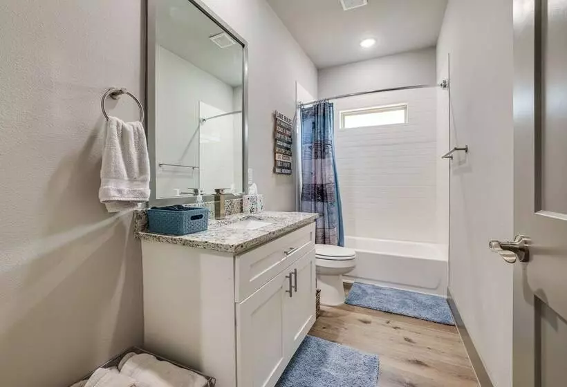 Modern Canyon Lake Vacation Home W/ Furnished Deck