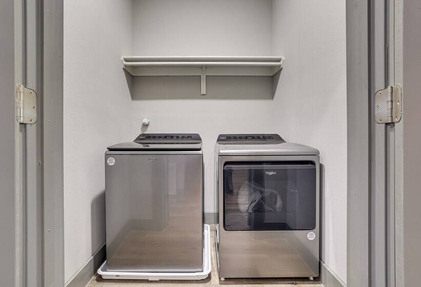 Modern Canyon Lake Vacation Home W/ Furnished Deck