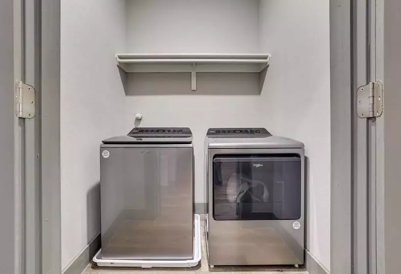 Modern Canyon Lake Vacation Home W/ Furnished Deck