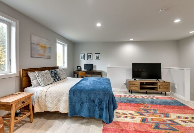 Modern Mountain Home Near Smugglers Notch & Stowe