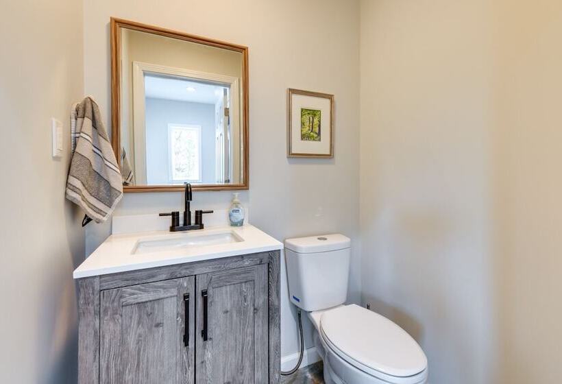 Modern Mountain Home Near Smugglers Notch & Stowe