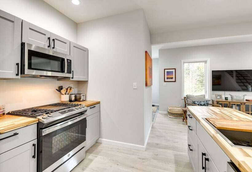 Modern Mountain Home Near Smugglers Notch & Stowe