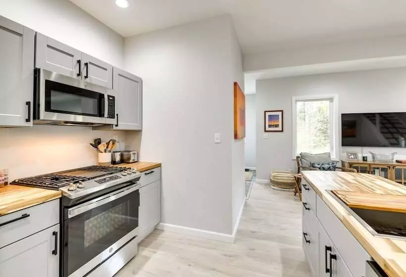 Modern Mountain Home Near Smugglers Notch & Stowe