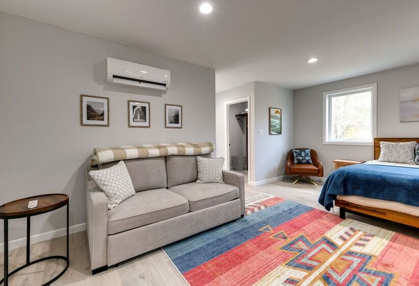 Modern Mountain Home Near Smugglers Notch & Stowe