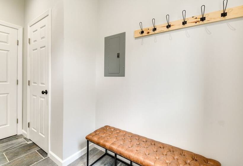 Modern Mountain Home Near Smugglers Notch & Stowe