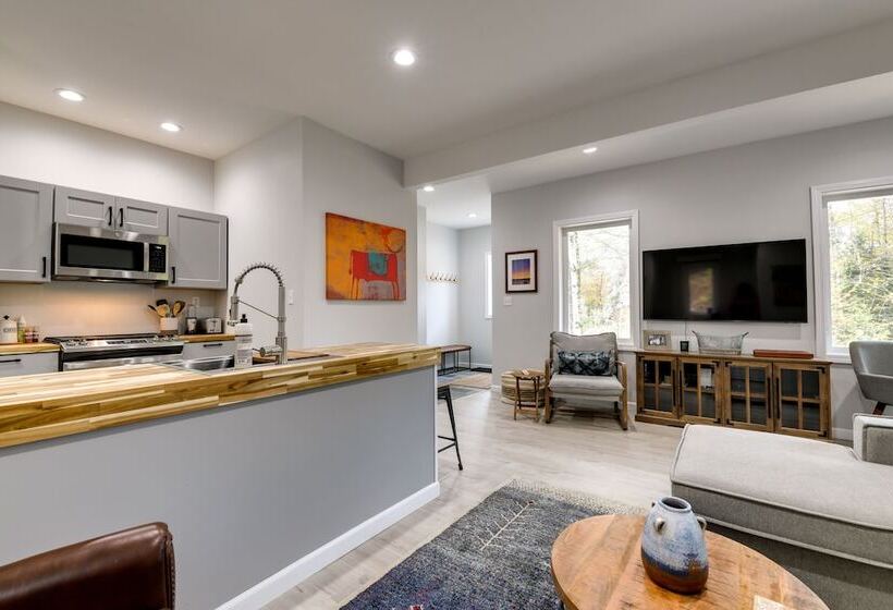 Modern Mountain Home Near Smugglers Notch & Stowe