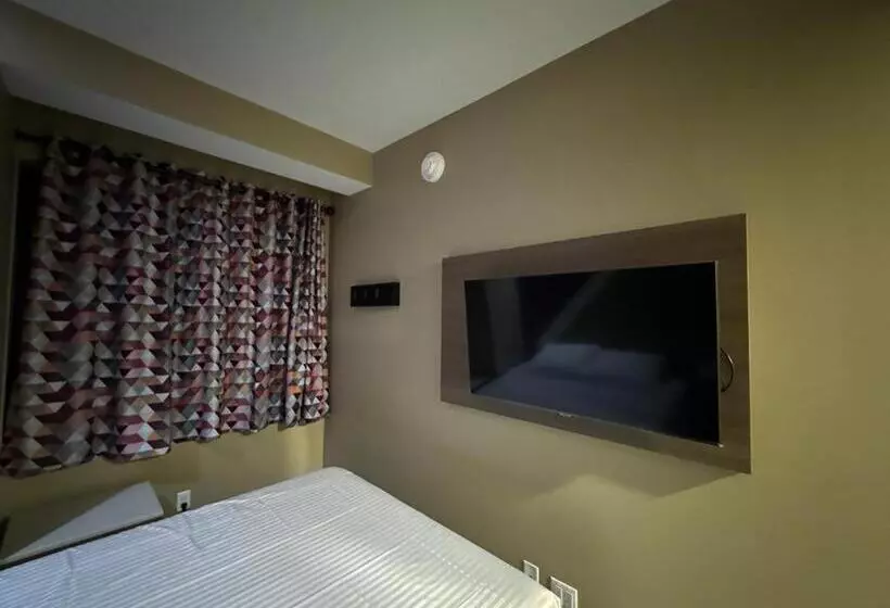 Moon Hotel Brooklyn