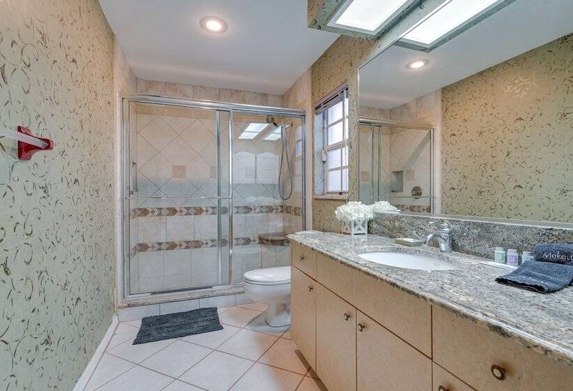 Palm Harbor Vacation Rental: 7 Mi To Beach!