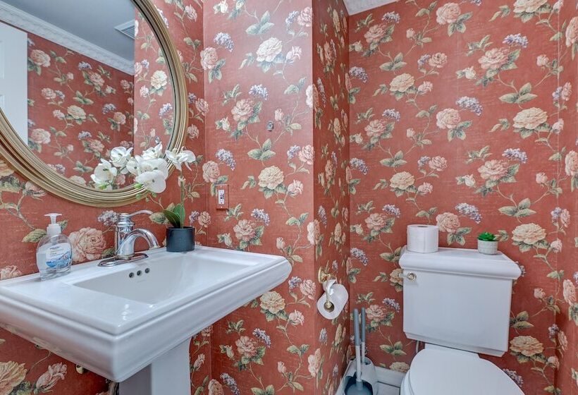 Palm Harbor Vacation Rental: 7 Mi To Beach!