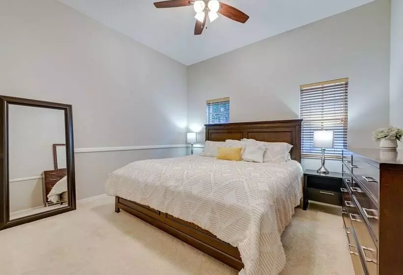 Palm Harbor Vacation Rental: 7 Mi To Beach!