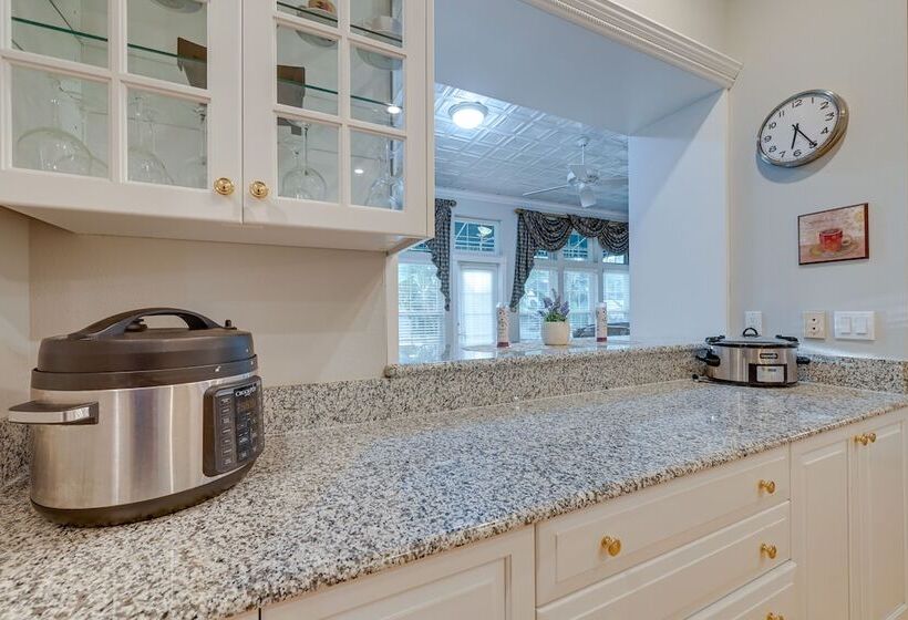 Palm Harbor Vacation Rental: 7 Mi To Beach!