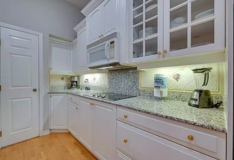Palm Harbor Vacation Rental: 7 Mi To Beach!