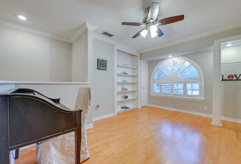 Palm Harbor Vacation Rental: 7 Mi To Beach!