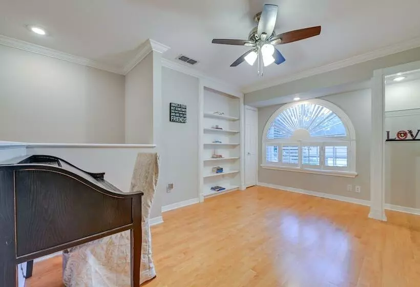 Palm Harbor Vacation Rental: 7 Mi To Beach!