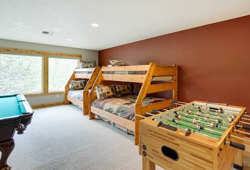 Private Pool & Hot Tub: Sunriver Retreat!