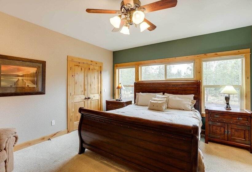 Private Pool & Hot Tub: Sunriver Retreat!