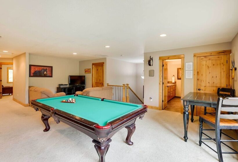 Private Pool & Hot Tub: Sunriver Retreat!