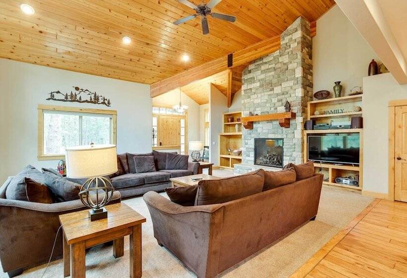 Private Pool & Hot Tub: Sunriver Retreat!