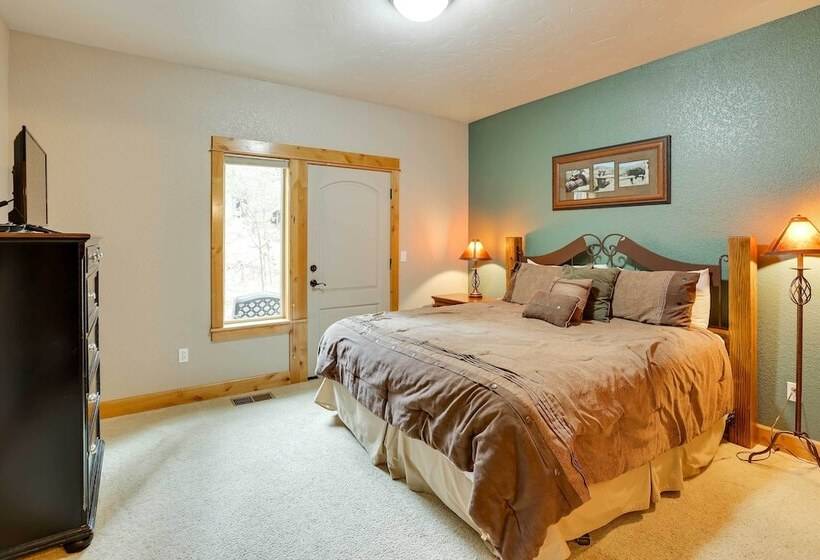 Private Pool & Hot Tub: Sunriver Retreat!