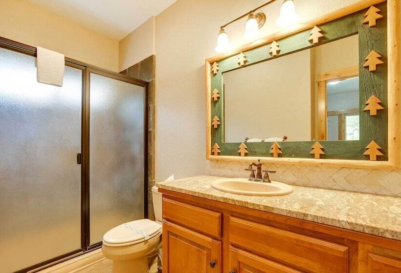 Private Pool & Hot Tub: Sunriver Retreat!