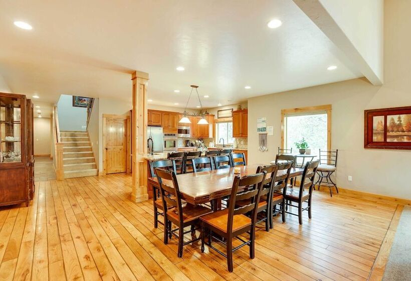 Private Pool & Hot Tub: Sunriver Retreat!