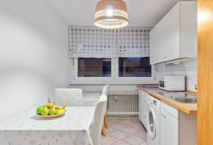 ペンション Family And Friends Ludwigshafen