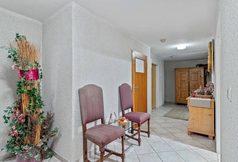 ペンション Family And Friends Ludwigshafen