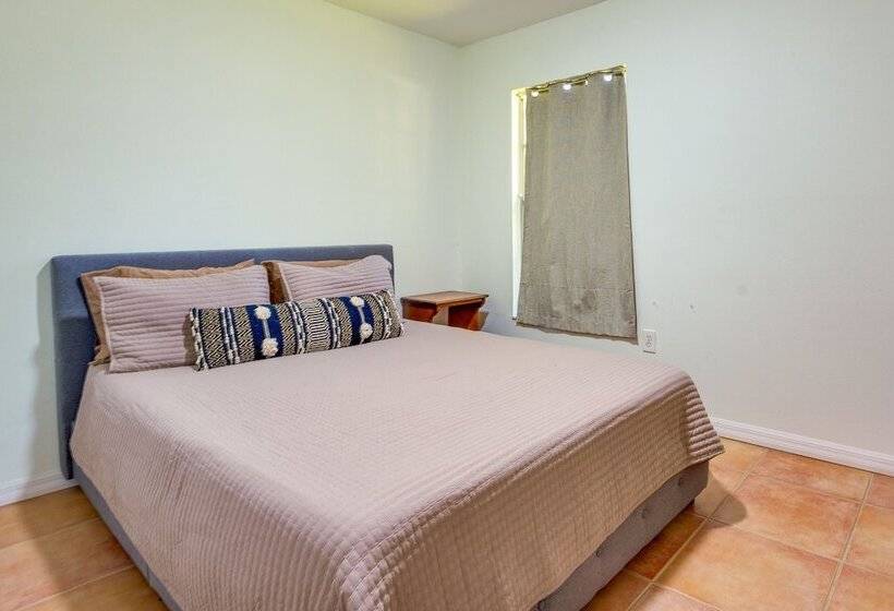 Pet Friendly Sarasota Home: 2 Mi To Bayfront Park!