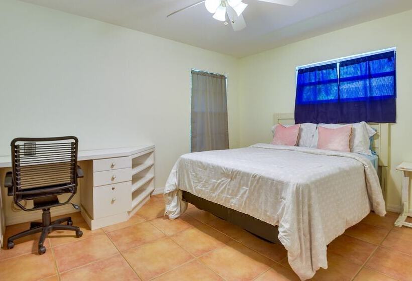 Pet Friendly Sarasota Home: 2 Mi To Bayfront Park!