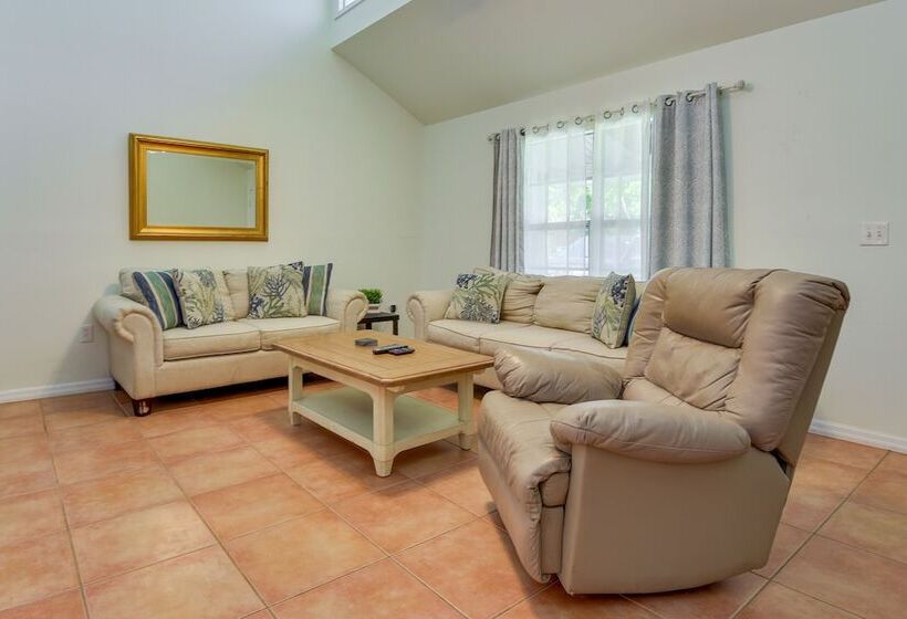 Pet Friendly Sarasota Home: 2 Mi To Bayfront Park!