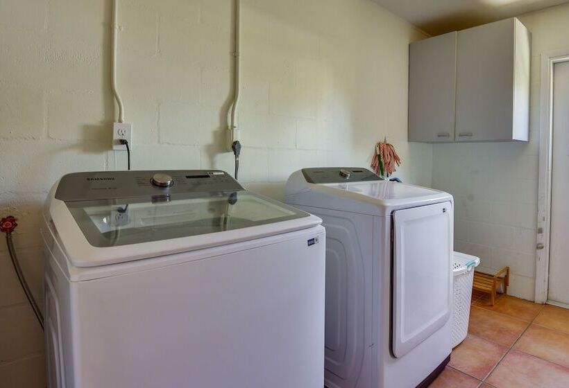 Pet Friendly Sarasota Home: 2 Mi To Bayfront Park!