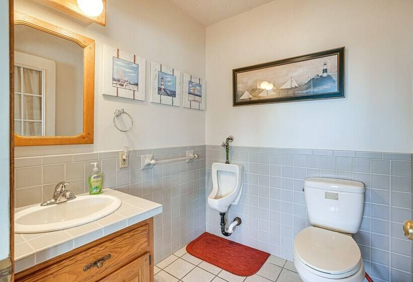 Pool, Deck & Fire Pit: Dog Friendly Ohio Escape!