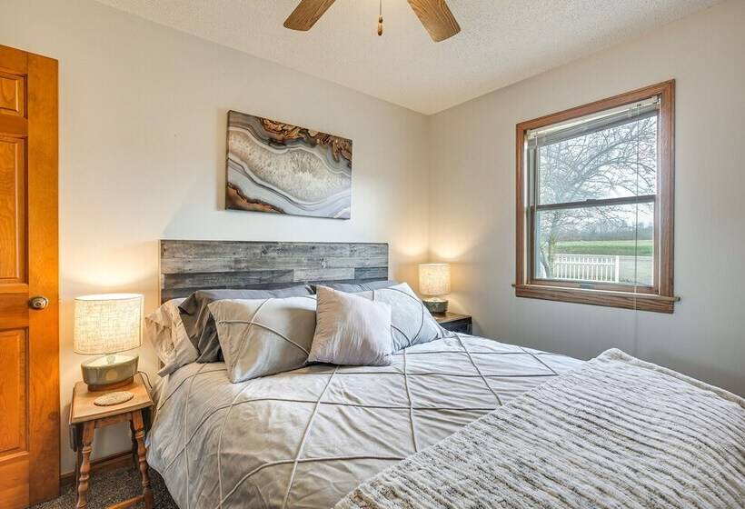 Pool, Deck & Fire Pit: Dog Friendly Ohio Escape!