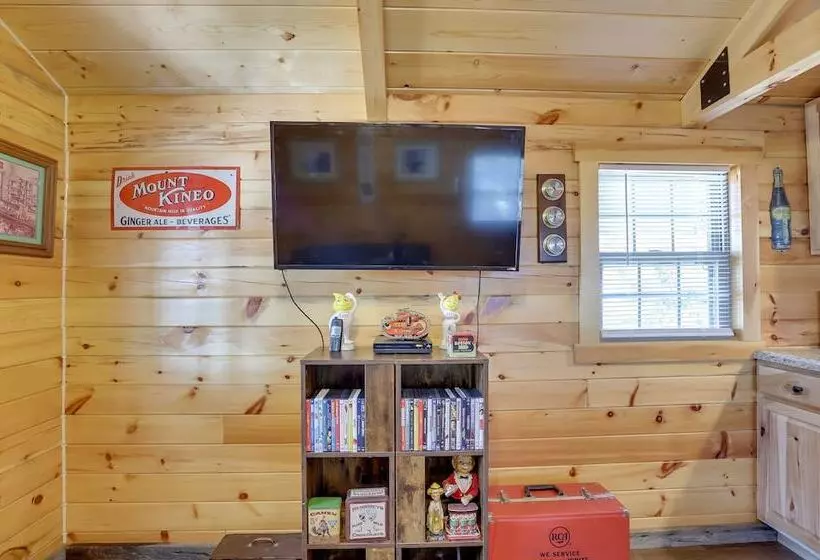 Quiet Caledonia Cabin: 18 Mi To Council Bluff Lake