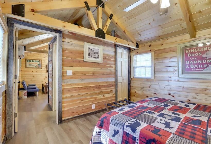 Quiet Caledonia Cabin: 18 Mi To Council Bluff Lake